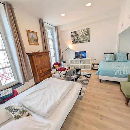 Le Castille D'or Elegant, En Face De L'hotel De Apartment *