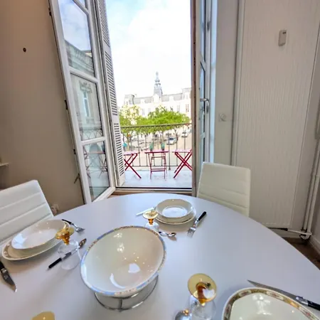 Le Castille D'or Elegant, En Face De L'hotel De