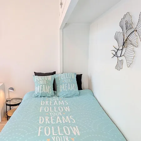 Le Castille D'or Elegant, En Face De L'hotel De Apartment *