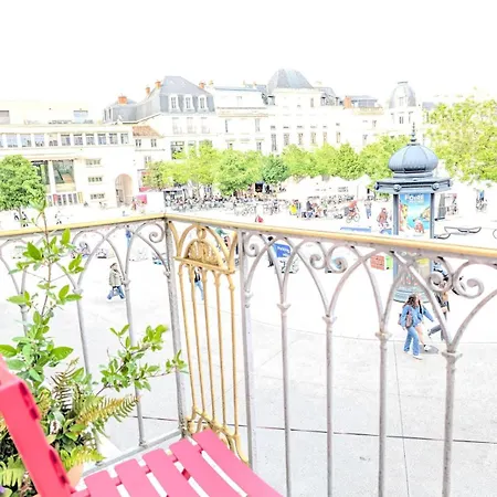 Le Castille D'or Elegant, En Face De L'hotel De Apartment *