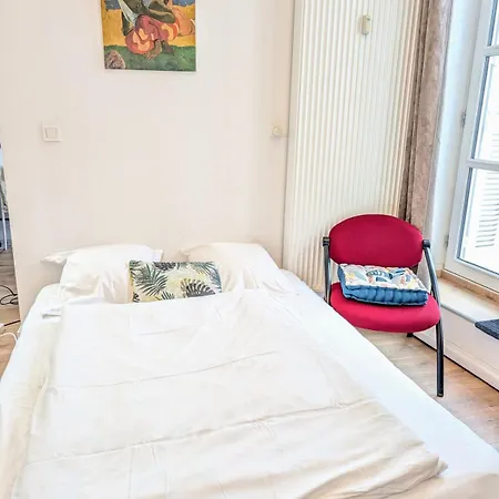 Apartment Le Castille D'or Elegant, En Face De L'hotel De *