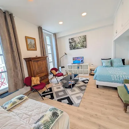 Le Castille D'or Elegant, En Face De L'hotel De