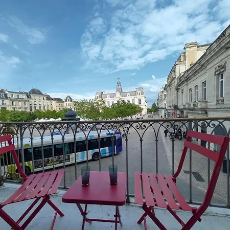 Le Castille D'or Elegant, En Face De L'hotel De Apartment *