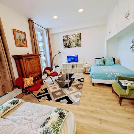 Le Castille D'or Elegant, En Face De L'hotel De *