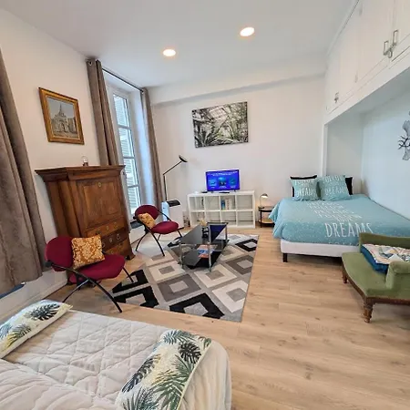 Le Castille D'or Elegant, En Face De L'hotel De Poitiers