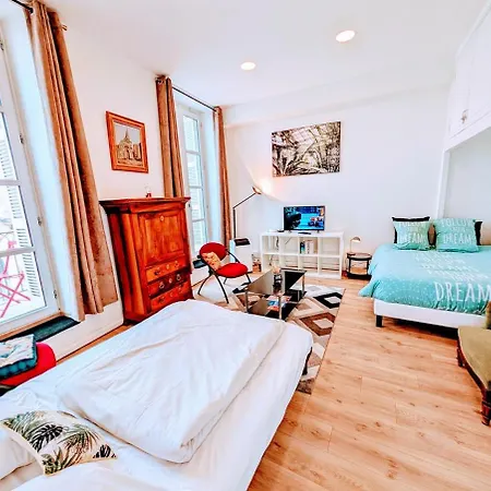 Le Castille D'or Elegant, En Face De L'hotel De