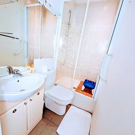 Le Castille D'or Elegant, En Face De L'hotel De Apartment *