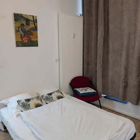 Le Castille D'or Elegant, En Face De L'hotel De Apartment