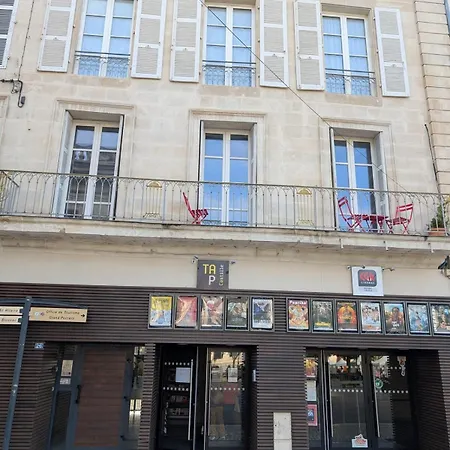 Le Castille D'or Elegant, En Face De L'hotel De Lejlighed