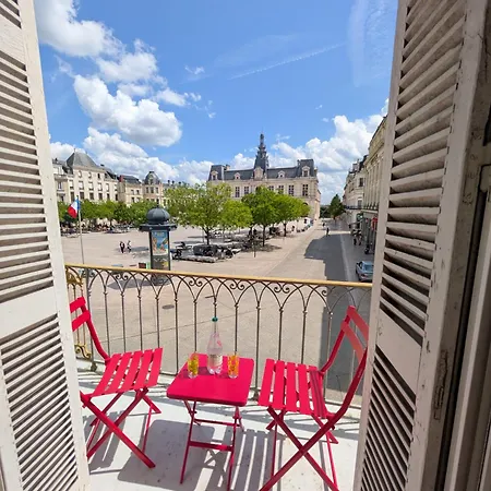 Le Castille D'or Elegant, En Face De L'hotel De * Poitiers