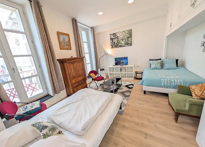 Le Castille D'or Elegant, En Face De L'hotel De Apartment *