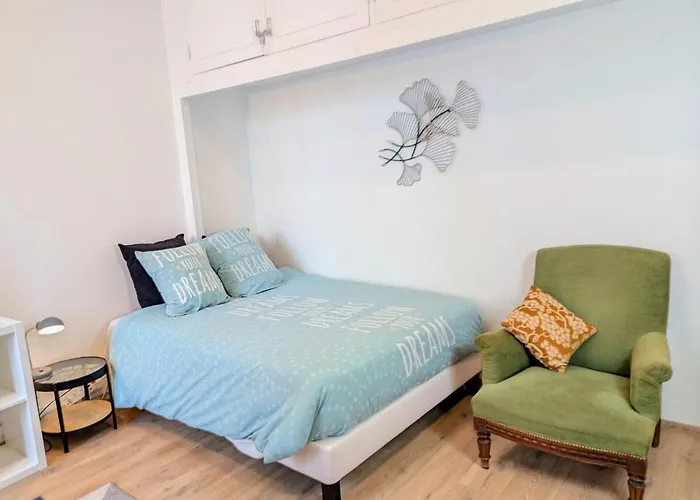 Le Castille D'or Elegant, En Face De L'hotel De * Poitiers