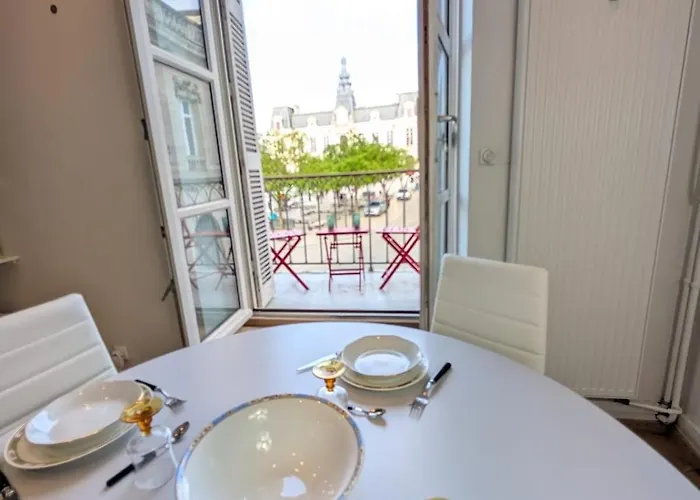 Le Castille D'or Elegant, En Face De L'hotel De