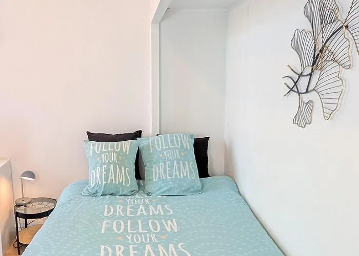 Le Castille D'or Elegant, En Face De L'hotel De Apartment *