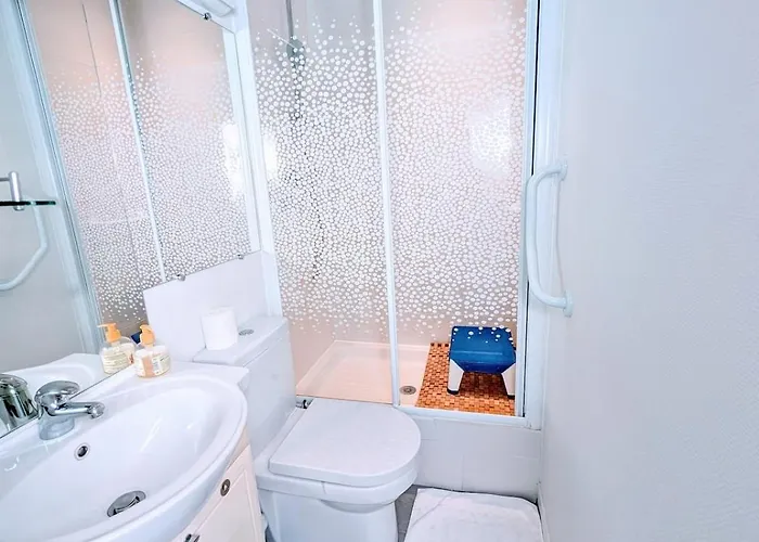 Le Castille D'or Elegant, En Face De L'hotel De Poitiers