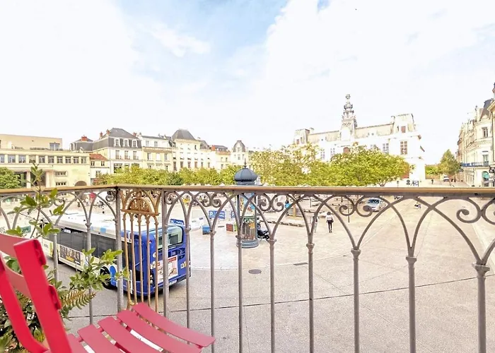 Le Castille D'or Elegant, En Face De L'hotel De Apartment Poitiers