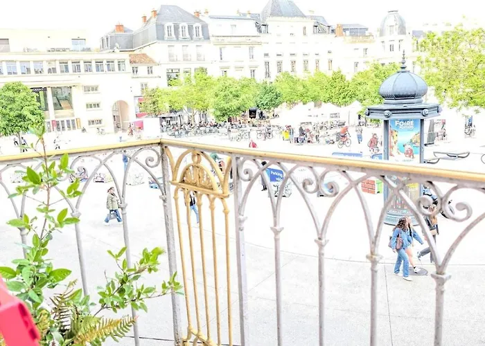 Le Castille D'or Elegant, En Face De L'hotel De Apartment *