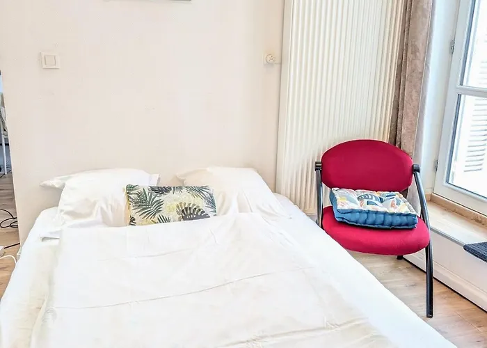 Apartment Le Castille D'or Elegant, En Face De L'hotel De *