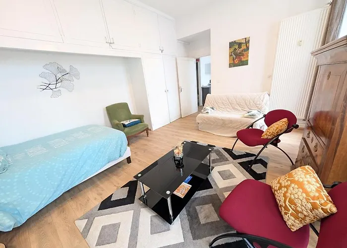 Le Castille D'or Elegant, En Face De L'hotel De * Poitiers