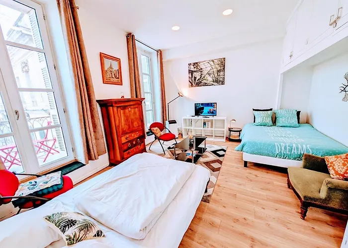 Le Castille D'or Elegant, En Face De L'hotel De