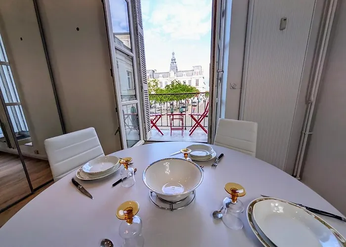 Apartment Le Castille D'or Elegant, En Face De L'hotel De