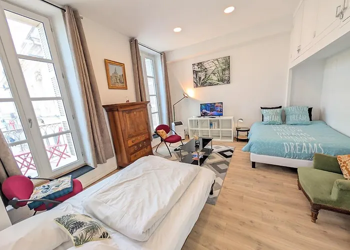 Le Castille D'or Elegant, En Face De L'hotel De