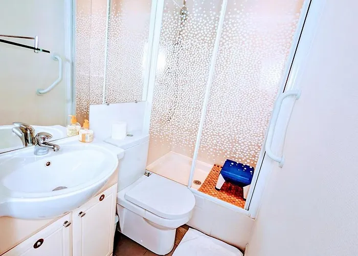 Le Castille D'or Elegant, En Face De L'hotel De Apartment *