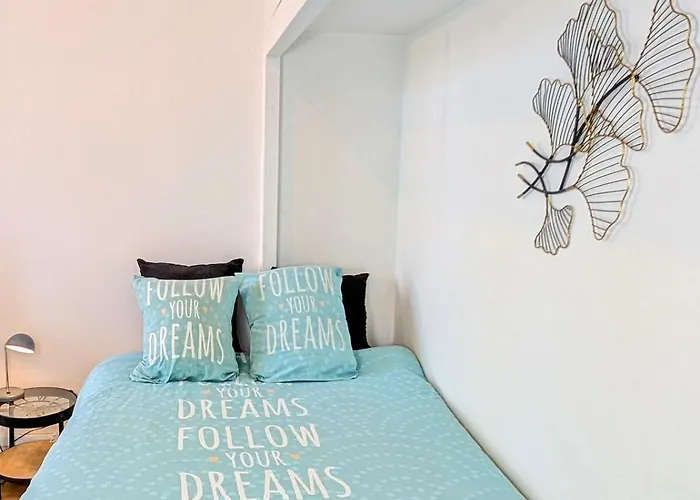 Le Castille D'or Elegant, En Face De L'hotel De Apartment Poitiers