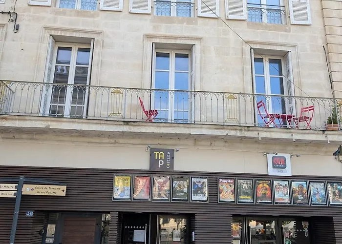 Le Castille D'or Elegant, En Face De L'hotel De Apartment