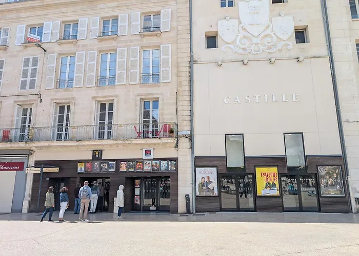 Le Castille D'or Elegant, En Face De L'hotel De Apartment Poitiers