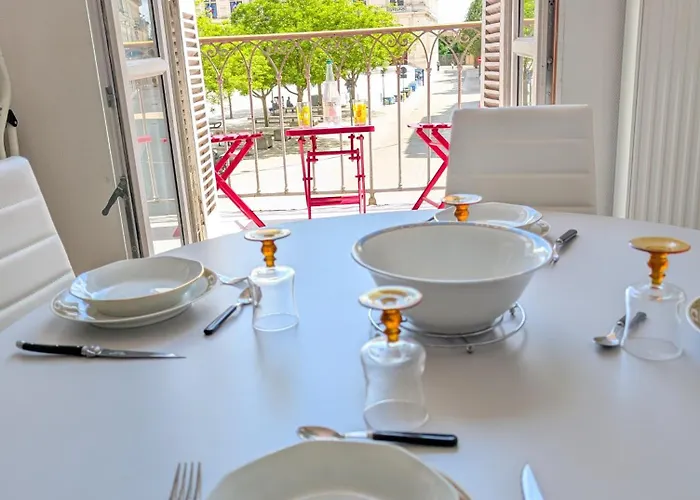 Le Castille D'or Elegant, En Face De L'hotel De Apartment Poitiers