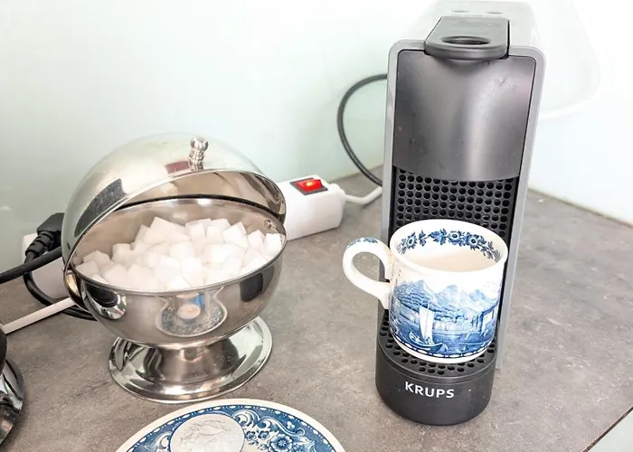 Le Castille D'or Elegant, En Face De L'hotel De *