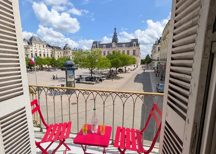 Le Castille D'or Elegant, En Face De L'hotel De * Poitiers